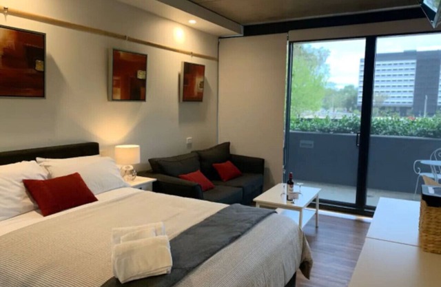 New to VRBO: Deluxe Studio Apartment in the Center of Canberra