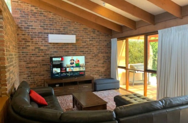 New to VRBO: Warm and Spacious 5BR Home w/WIFI&Multiple Parking