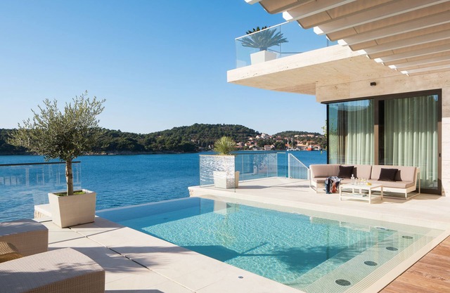 New Villa, Comfort & Luxury, Beachfront, Prestigious Location, Full experience