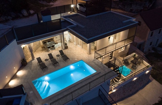 New! Villa Stella with 32 sqm private heated pool, Jacuzzi, Sauna, Media room, 3 bedrooms, 6+2 pax