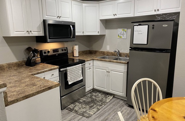 New! Woodcrest Cottage - Close to Tri-Cities
