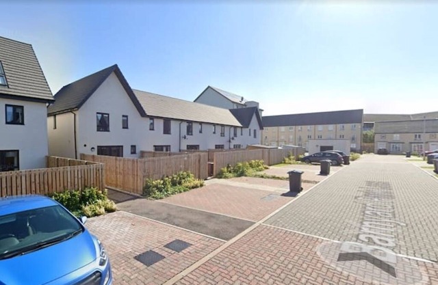 Newbuild - 3 bedrooms, 2 baths,5 mins from airportnn