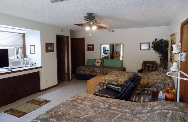 Newlands Peaceful Escape, nice room close to River for get away for two people.