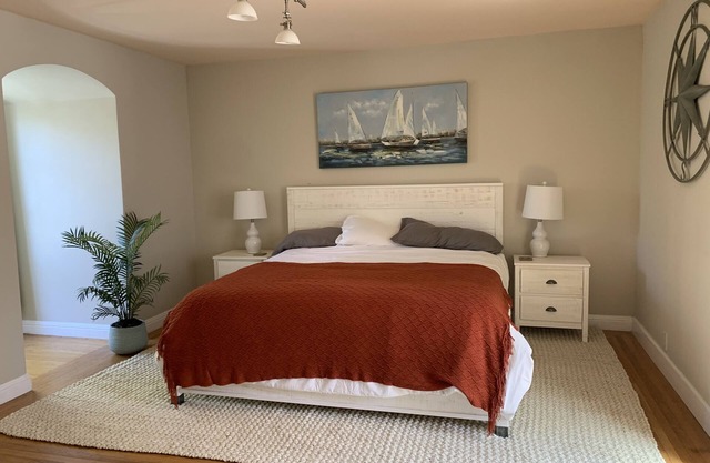 Newly avail. 4BR SF house, top loc, 3 park