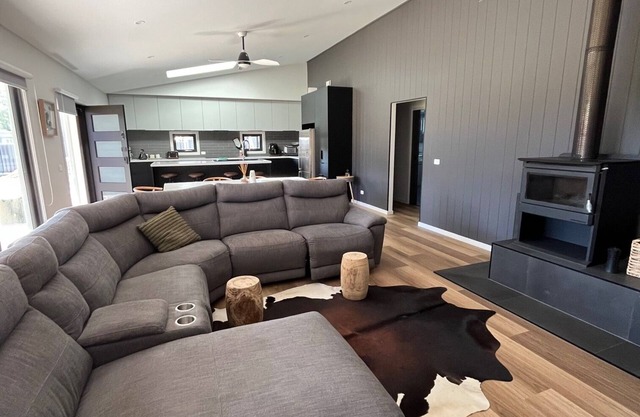 Newly built beautiful contemporary Coongulla home