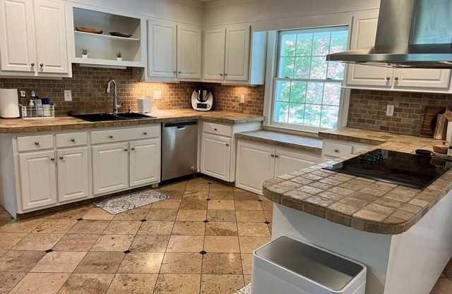 Newly listed 5 Bd House, Close to buses, trains & beautiful downtown Stamford!