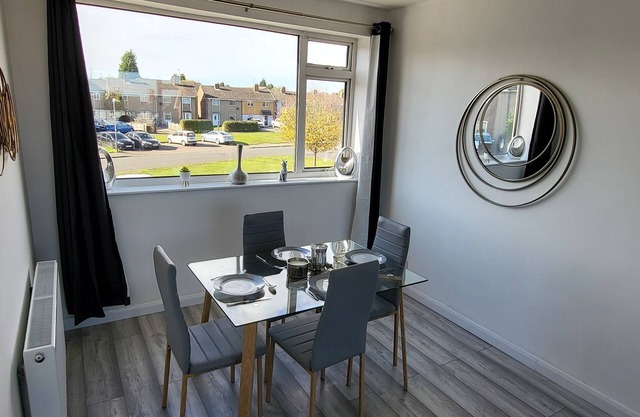 Newly Refurbished 3 Bedroom Flat