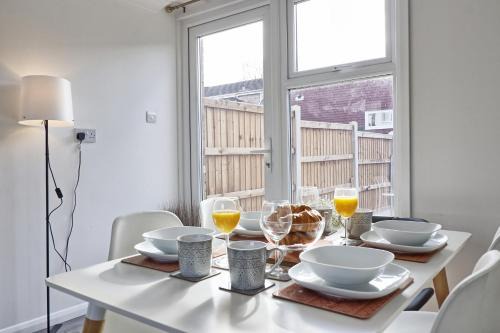 Newly Refurbished 3BR House Basildon, Garden, Netflix & Trisport Table