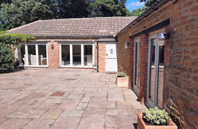 Newly refurbished two-bed (sleeps 4) cottage