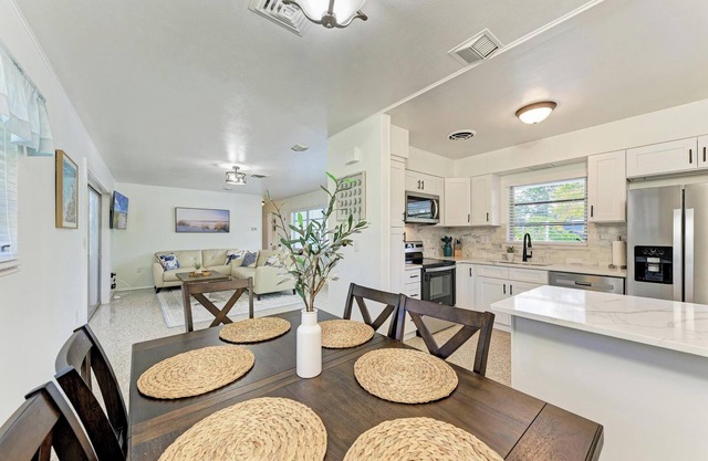 Newly Remodeled Beach Home, only1 mile to Nokomis Beach!