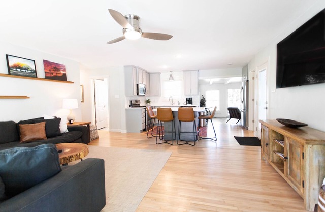 Newly Remodeled Home on the Arkansas River - 3 miles from Airport