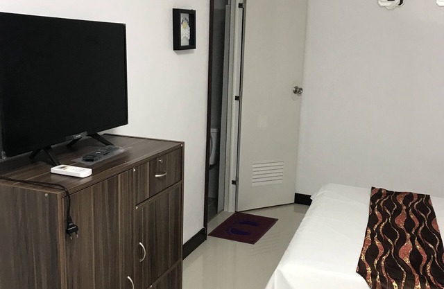 Newly remodeled resort w/gazebo15 minutes to the whale shark watching and swim