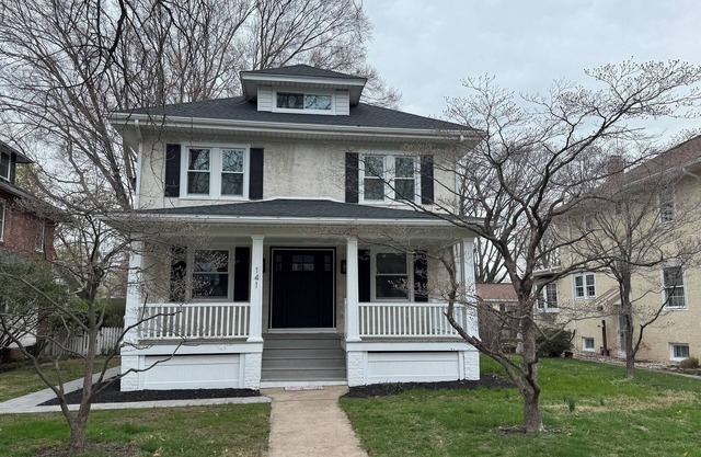 Newly remodeled Spacious 4-BM house in Phoenixville with OS parking/central, AC