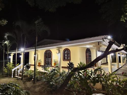 Newly Remodeled Villa Las Flores, 11 guests