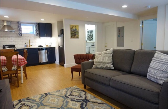 Newly Renovated 1 bed 1 bath Daylight Basement Apt - Great for Extended Stays!