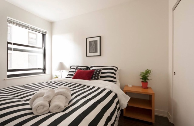 Newly Renovated 1 BR in Art Deco Architectural Gem, Steps to L & Free Parking