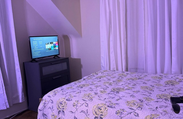 Newly renovated 2-bedroom house in amazing Minneapolis with AC/Heating,WiFi,
