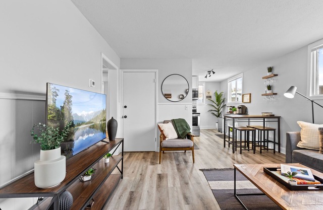 Newly Renovated 2 Bedroom apartment.