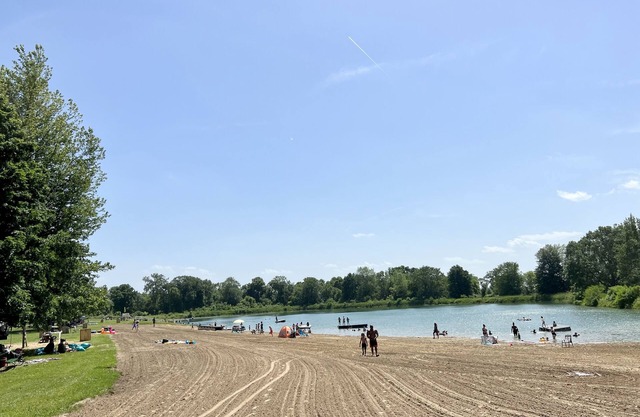 Newly-renovated 3-bedroom GetAway on a 40-acre Park, Beach & Lake