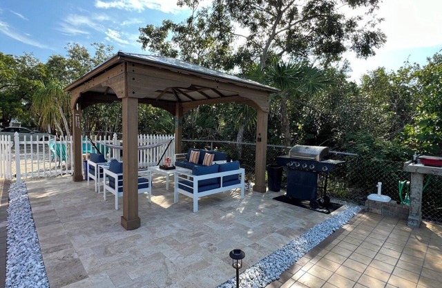 NEWLY RENOVATED 3/2 WITH POOL AND CANAL ACCESS!