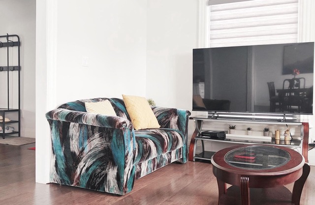 #Newly Renovated 4BR# in Central Falls! Perfect location 5 mins walk to DT