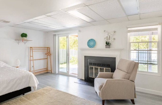 Newly Renovated Adorable Private Basement with Bathroom