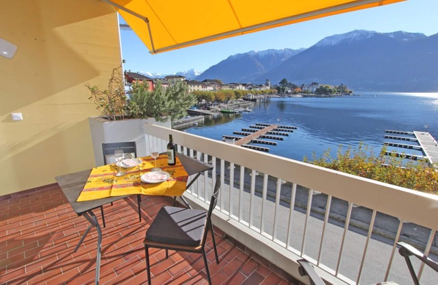 Newly renovated apartment on the lake promenade with magnificent views of Ascona
