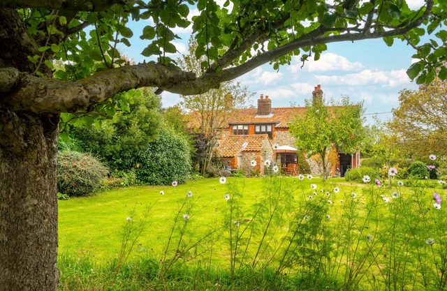 Newly renovated Brick & Flint cottage with stylish interiors, wood burning stove, beautiful garden,