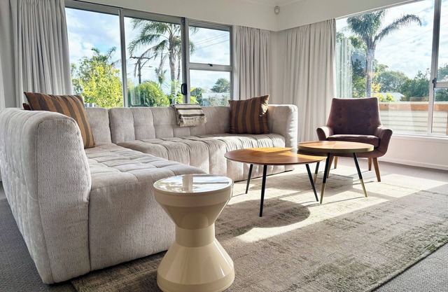 Newly Renovated | Close to airport, waterfront & mountain. Bikes included 🚲
