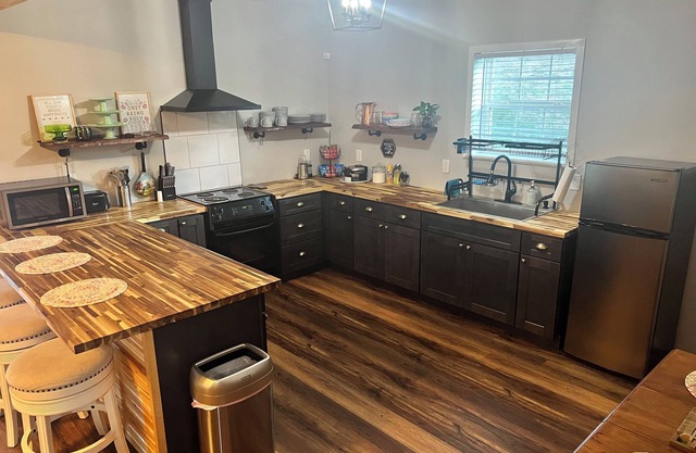 Newly renovated, conveniently located between Nashville and Chattanooga