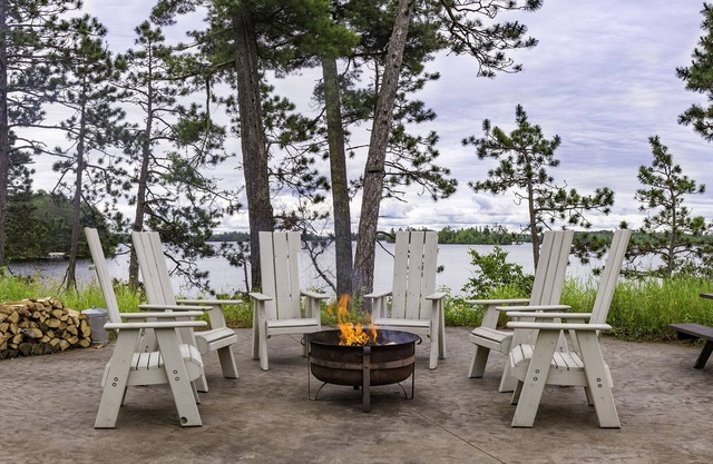 Newly renovated Cozy 2 BR 2 BA beachside cabin w/Firepit, A/C, Game Room, Sauna