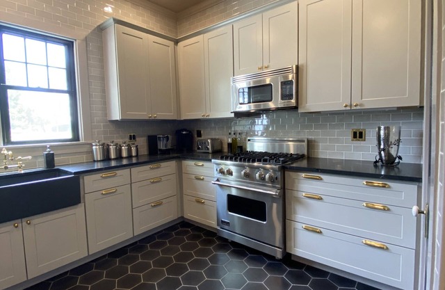 Newly Renovated Designer 3-BR/2-BTH Carriage House in Athens!