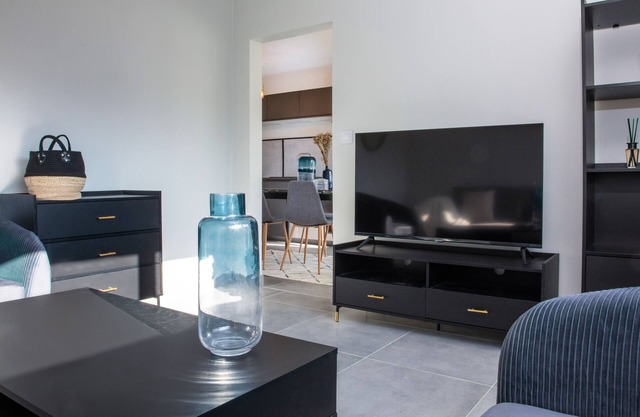 Newly renovated apartment, quiet and bright, 10 minutes from Geneva airport.