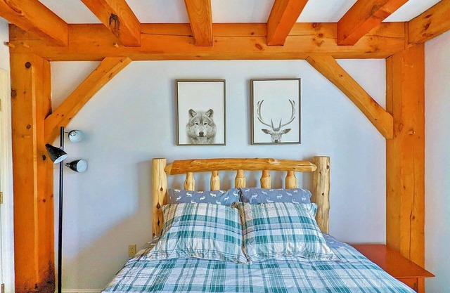 Newly Renovated/Furnished Condo, just 3 min to Sunday River!