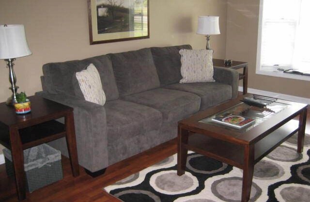 Newly Renovated - Great For Couple - - Quiet East End Neighborhood