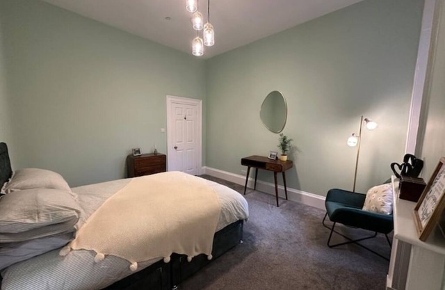 Newly renovated ground floor flat, central Bath