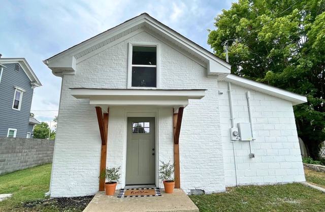 Newly renovated, historic Carriage House in downtown Pulaski