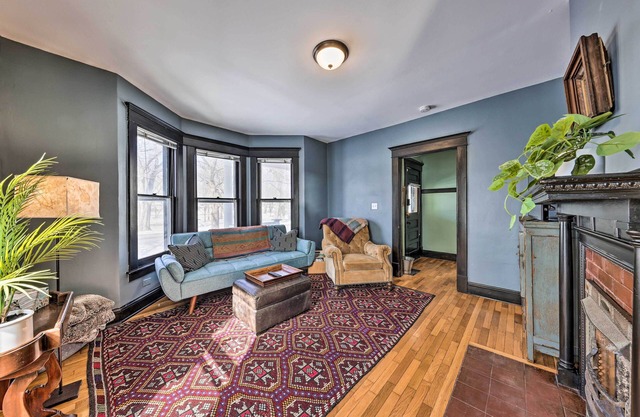 Newly Renovated Home Close to Dtwn Lawrence!