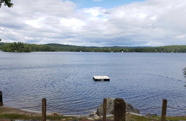 Newly Renovated Lake Waukewan Cabin- 3 min from beach!