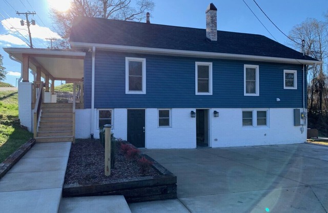 Newly Renovated Lincolnton Rail Trail Downtown Apartment - Walk to Main St