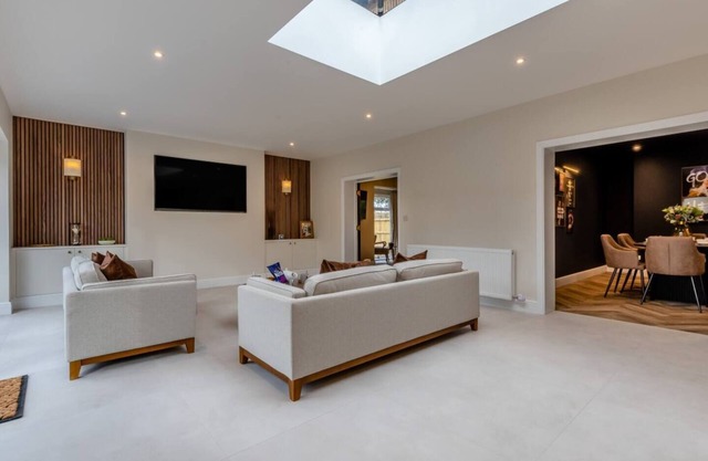 Newly Renovated Luxury Property between Cromer & Sheringham with Hot tub