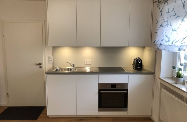 Newly renovated, modern vacation apartment 3