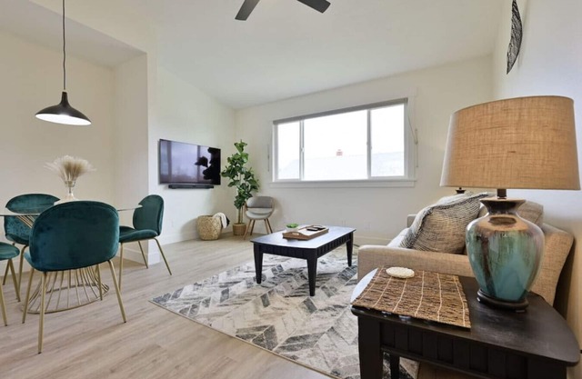 Newly Renovated! - Modern Upstairs Loft