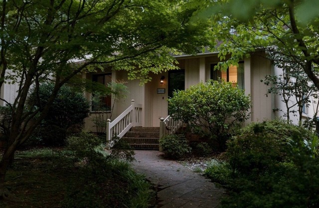 Newly Renovated near North Hills!