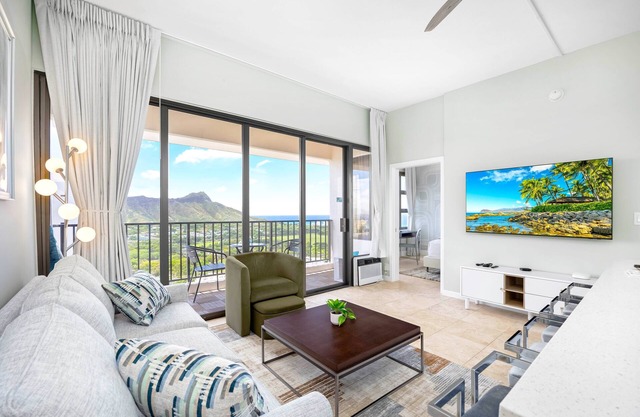 Newly Renovated Ocean & Diamond Head Views Condo with Parking