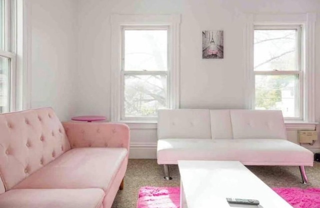 Newly Renovated! - Sunny, Plush, Comfy, w/Coffee!