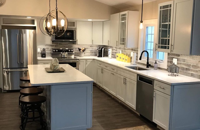 Newly renovated house minutes to South Shore Beach