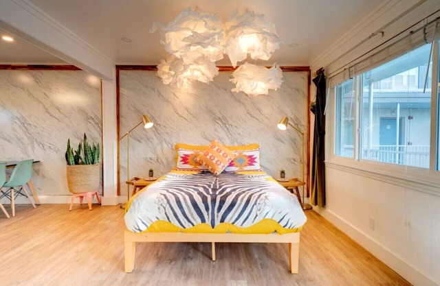 NEWLY RENOVATED! Vibrant Exciting Nash Condo+ Pool