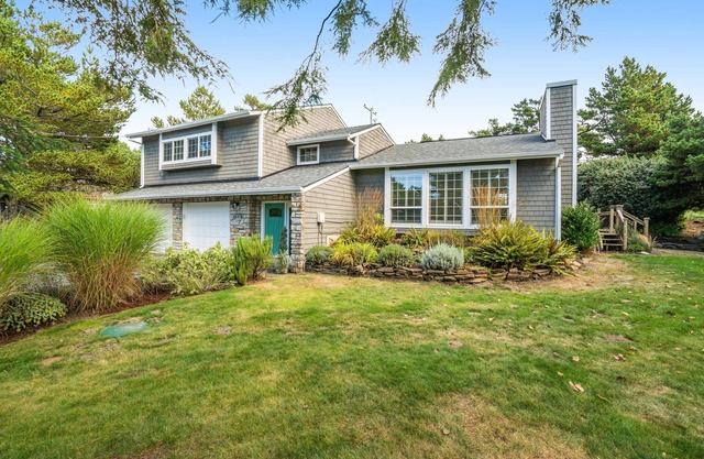 Newly updated, dog-friendly house near the beach with hot tub & grill