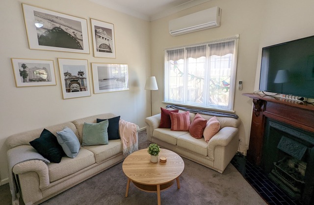 Newport Leadlight Haven - 2 Bed, 2 Bath